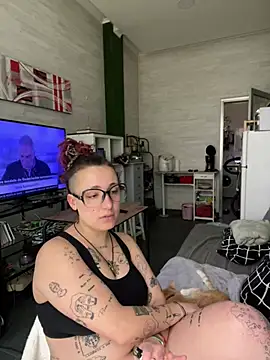 Snapshot of Hawitxui chatting on 01-09-26, 11:57 Hawitxui online show from 01-09-26, 11:57