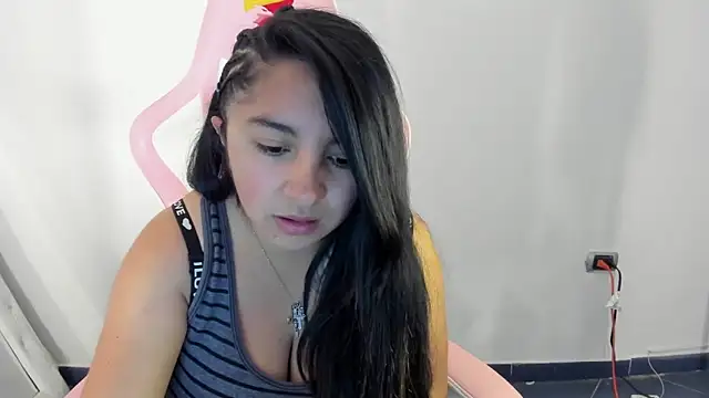 Snapshot of _Angelinaandrade_ chatting on 03-10-25, 02:16 Angelinaandrade online show from 03-10-25, 02:16