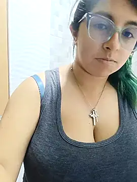 Snapshot of _Angelinaandrade_ chatting on 09-18-25, 01:18 Angelinaandrade online show from 09-18-25, 01:18