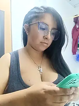  Angelinaandrade  online show from 11-26-25, 12:33