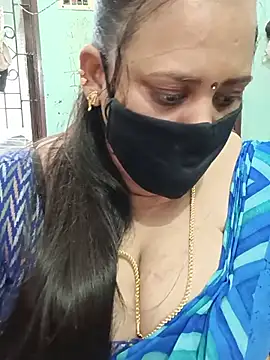 Snapshot of ashikaa_r chatting on 06-15-26, 06:04 ashikaa r online show from 06-15-26, 06:04