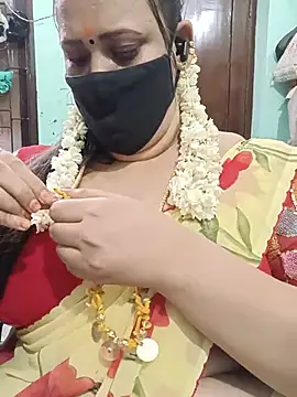 Snapshot of ashikaa_r chatting on 06-23-26, 06:17 ashikaa r online show from 06-23-26, 06:17