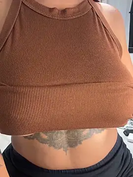 Snapshot of diosa202 chatting on 02-18-26, 03:24 diosa202 online show from 02-18-26, 03:24