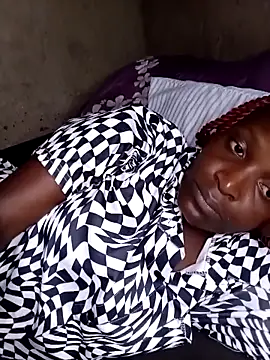 Snapshot of pretty_prickle chatting on 11-29-25, 09:45 pretty prickle online show from 11-29-25, 09:45