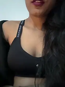 Snapshot of Hot_Goldengirl chatting on 02-05-26, 08:24 Hot Goldengirl online show from 02-05-26, 08:24