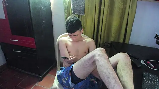 Snapshot of Waturox chatting on 04-23-26, 10:01 Waturox online show from 04-23-26, 10:01