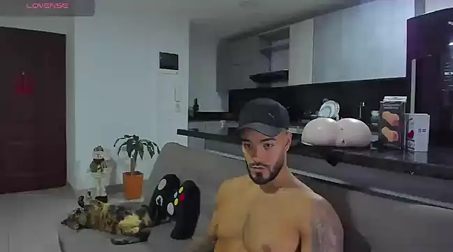 Snapshot of Alexander_Martines chatting on 01-08-25, 11:19 Alexander Martines online show from 01-08-25, 11:19