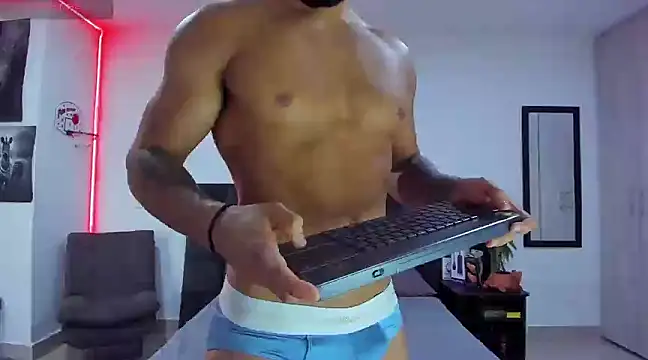 Snapshot of Alexander_Martines chatting on 03-05-25, 10:32 Alexander Martines online show from 03-05-25, 10:32