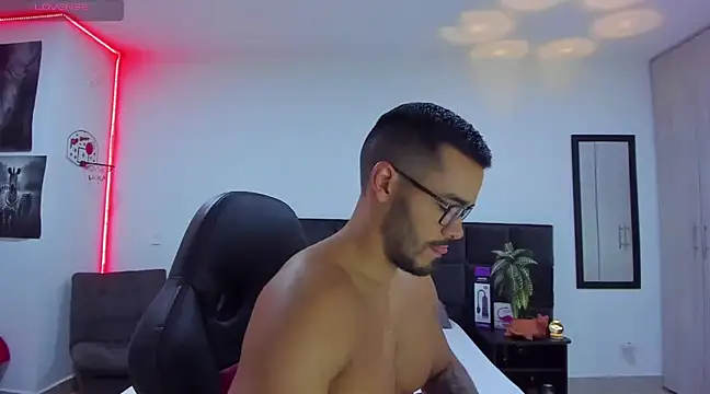 Snapshot of Alexander_Martines chatting on 03-23-25, 12:04 Alexander Martines online show from 03-23-25, 12:04