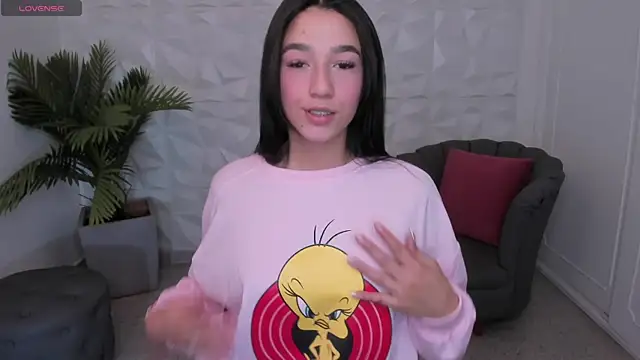 Snapshot of SaraaMills chatting on 01-17-25, 07:27 SaraaMills online show from 01-17-25, 07:27