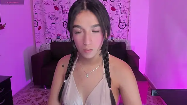 Snapshot of SaraaMills chatting on 03-01-25, 07:59 SaraaMills online show from 03-01-25, 07:59