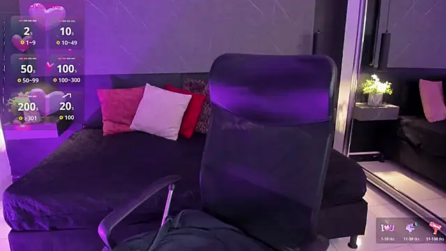 Snapshot of SaraaMills chatting on 07-09-26, 03:54 SaraaMills online show from 07-09-26, 03:54