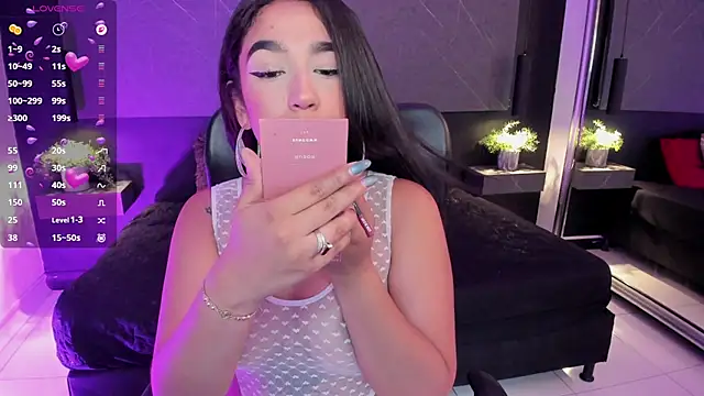 Snapshot of SaraaMills chatting on 07-23-26, 03:37 SaraaMills online show from 07-23-26, 03:37