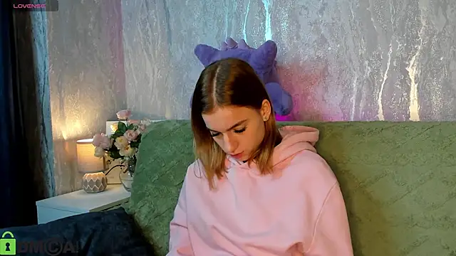 Stacey Brown online show from 12-19-25, 01:01