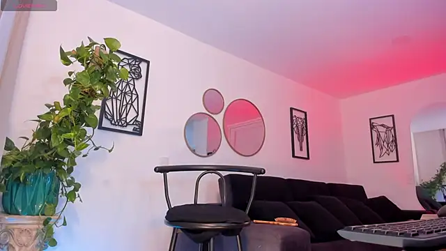 Snapshot of The_queen_of_pleasure chatting on 02-16-26, 01:13 The queen of pleasure online show from 02-16-26, 01:13