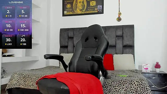 Snapshot of MattRodriguez9 chatting on 03-04-25, 07:32 MattRodriguez9 online show from 03-04-25, 07:32