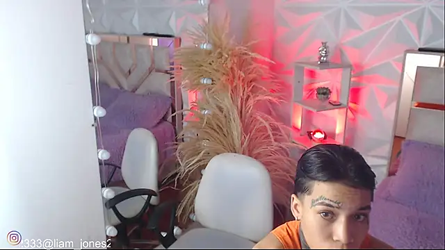 Jonesliam23 online show from 10-23-25, 06:50