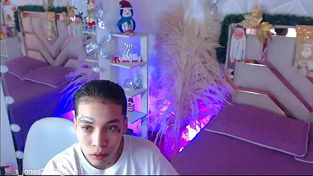 Jonesliam23 online show from 12-15-25, 07:18