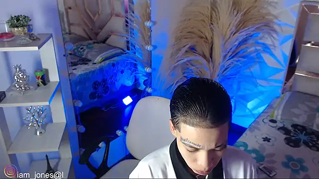 Jonesliam23 online show from 03-12-26, 07:42