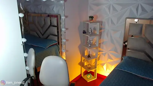 Jonesliam23 online show from 04-21-26, 07:28