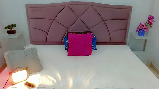 laura sweett120 online show from 02-12-25, 04:01