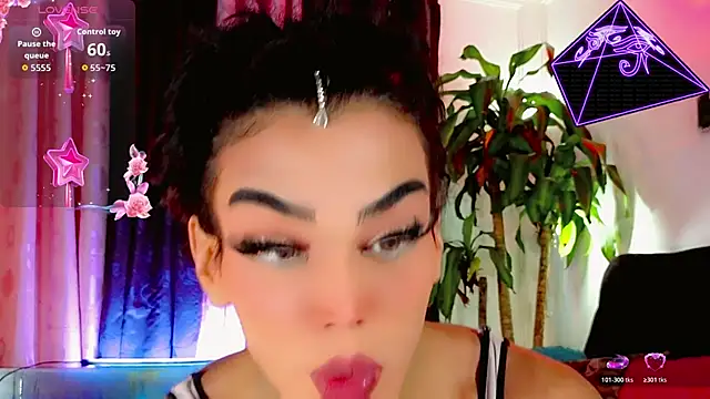 Snapshot of the-horus-girl chatting on 04-29-26, 08:37 the-horus-girl online show from 04-29-26, 08:37