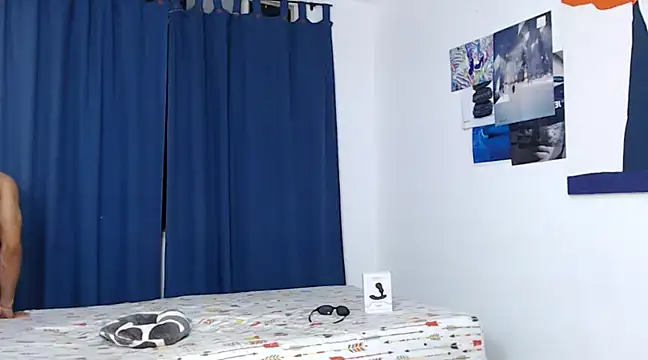 Snapshot of Sanit_Di chatting on 12-20-24, 02:38 Sanit Di online show from 12-20-24, 02:38