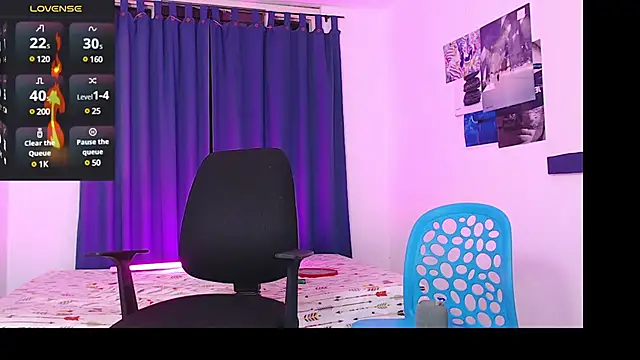 Snapshot of Sanit_Di chatting on 03-08-25, 03:17 Sanit Di online show from 03-08-25, 03:17