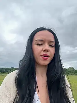 Snapshot of Vanesskaa chatting on 06-17-26, 01:12 Vanesskaa online show from 06-17-26, 01:12