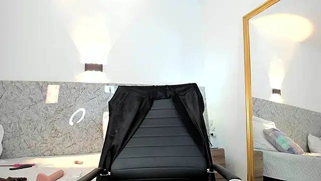 Snapshot of Saraycum chatting on 12-05-24, 11:29 Saraycum online show from 12-05-24, 11:29