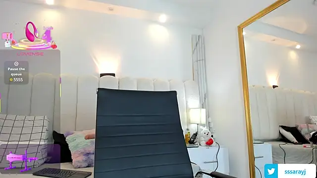 Snapshot of Saraycum chatting on 03-12-25, 08:10 Saraycum online show from 03-12-25, 08:10