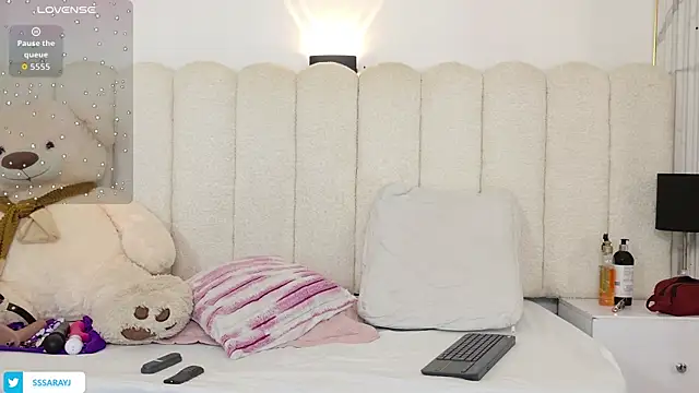 Snapshot of Saraycum chatting on 11-28-25, 07:16 Saraycum online show from 11-28-25, 07:16