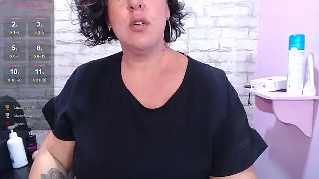 Snapshot of BBWPrettyDoll chatting on 02-04-25, 02:10 BBWPrettyDoll online show from 02-04-25, 02:10
