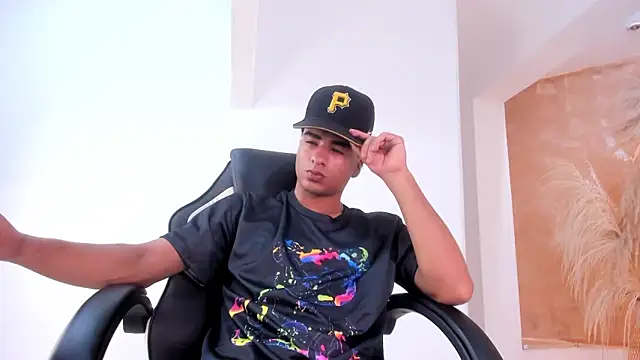 Snapshot of ANGEL_NICOLAS chatting on 12-08-24, 02:49 ANGEL NICOLAS online show from 12-08-24, 02:49