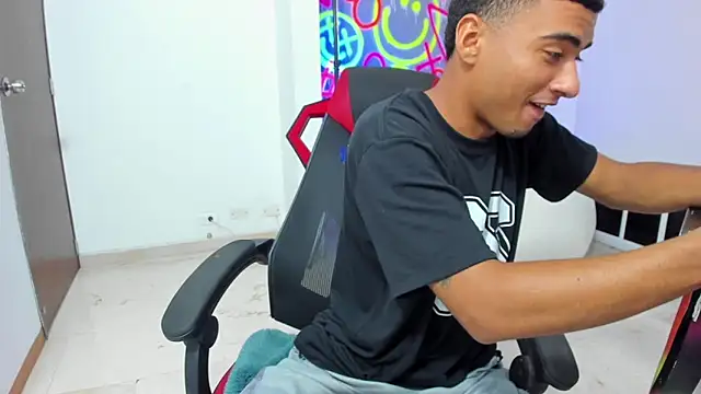 ANGEL NICOLAS online show from 12-18-25, 10:16