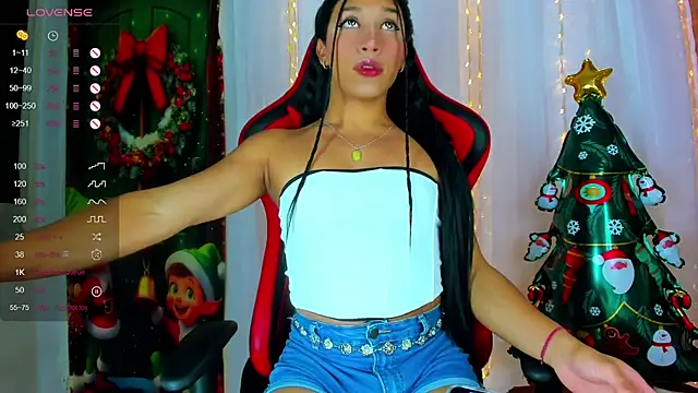 Snapshot of Emaa- chatting on 12-11-24, 01:37 Emaa- online show from 12-11-24, 01:37