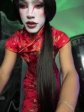 Snapshot of Emaa- chatting on 10-31-25, 10:22 Emaa- online show from 10-31-25, 10:22