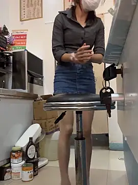 Snapshot of andii-1 chatting on 09-30-25, 02:05 andii-1 online show from 09-30-25, 02:05