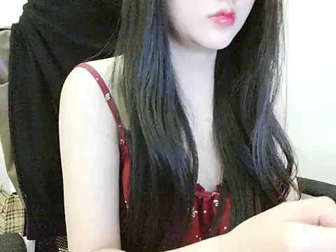 Snapshot of Yin-girl chatting on 10-19-25, 07:58 Yin-girl online show from 10-19-25, 07:58