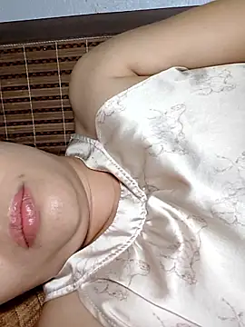 Snapshot of _Mira_69_ chatting on 06-17-26, 07:48 Mira 69 online show from 06-17-26, 07:48
