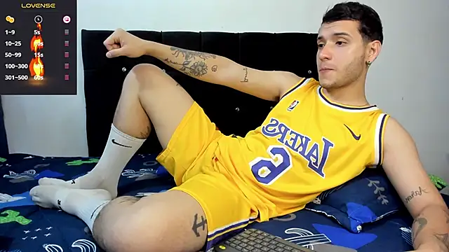 Noha white online show from 03-17-25, 06:32