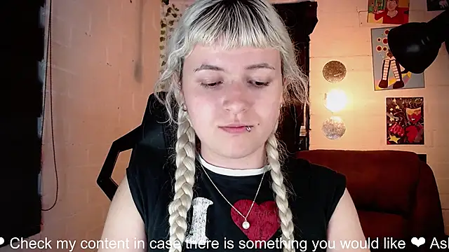 Snapshot of NEXT_DOOR_GIRL_ chatting on 01-22-25, 03:20 NEXT DOOR GIRL online show from 01-22-25, 03:20