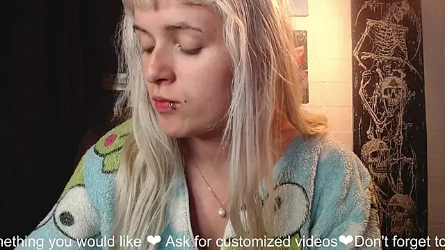 Snapshot of NEXT_DOOR_GIRL_ chatting on 01-25-25, 03:40 NEXT DOOR GIRL online show from 01-25-25, 03:40