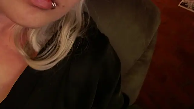 Snapshot of NEXT_DOOR_GIRL_ chatting on 03-23-25, 05:10 NEXT DOOR GIRL online show from 03-23-25, 05:10