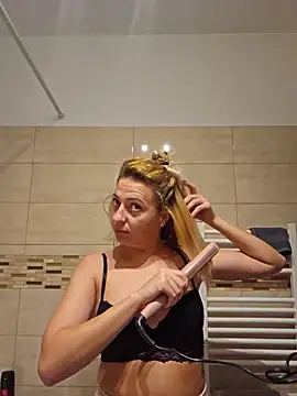 Selenna emma online show from 10-31-25, 03:24