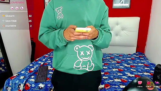 Snapshot of _snopyy_ chatting on 01-21-25, 12:57  snopyy  online show from 01-21-25, 12:57