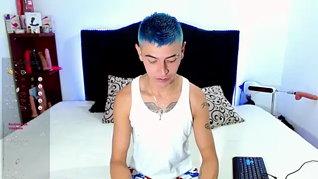 Snapshot of _snopyy_ chatting on 10-13-25, 07:58  snopyy  online show from 10-13-25, 07:58