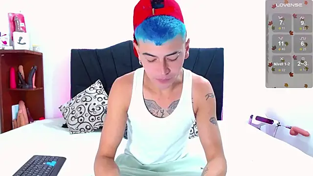 Snapshot of _snopyy_ chatting on 10-27-25, 07:51  snopyy  online show from 10-27-25, 07:51