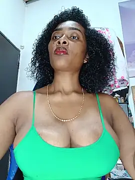 Snapshot of linda-palma chatting on 05-19-26, 04:30 linda-palma online show from 05-19-26, 04:30