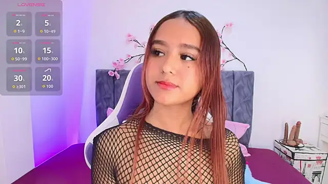 Snapshot of Sophiee_Velvet chatting on 06-20-26, 06:22 Sophiee Velvet online show from 06-20-26, 06:22